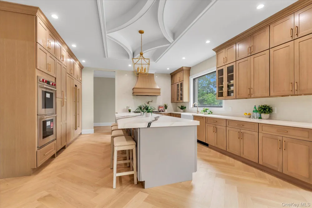 26 Bacon Road Old Westbury, NY 11568