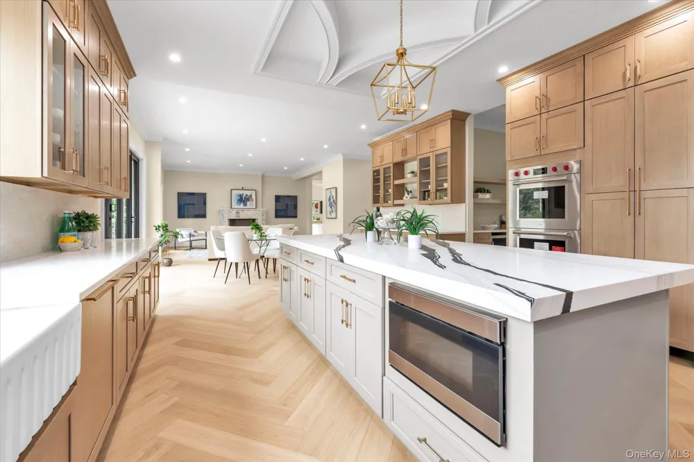 26 Bacon Road Old Westbury, NY 11568