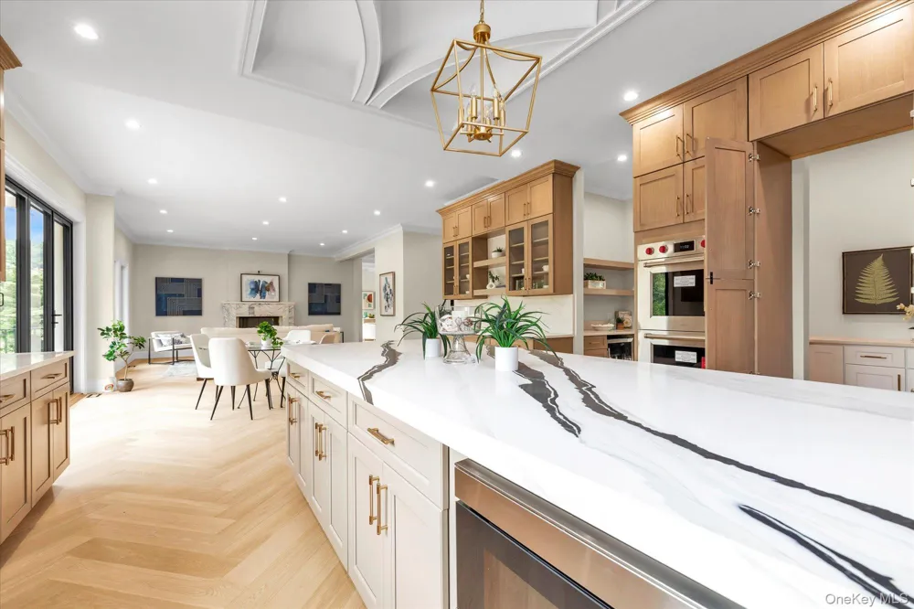 26 Bacon Road Old Westbury, NY 11568
