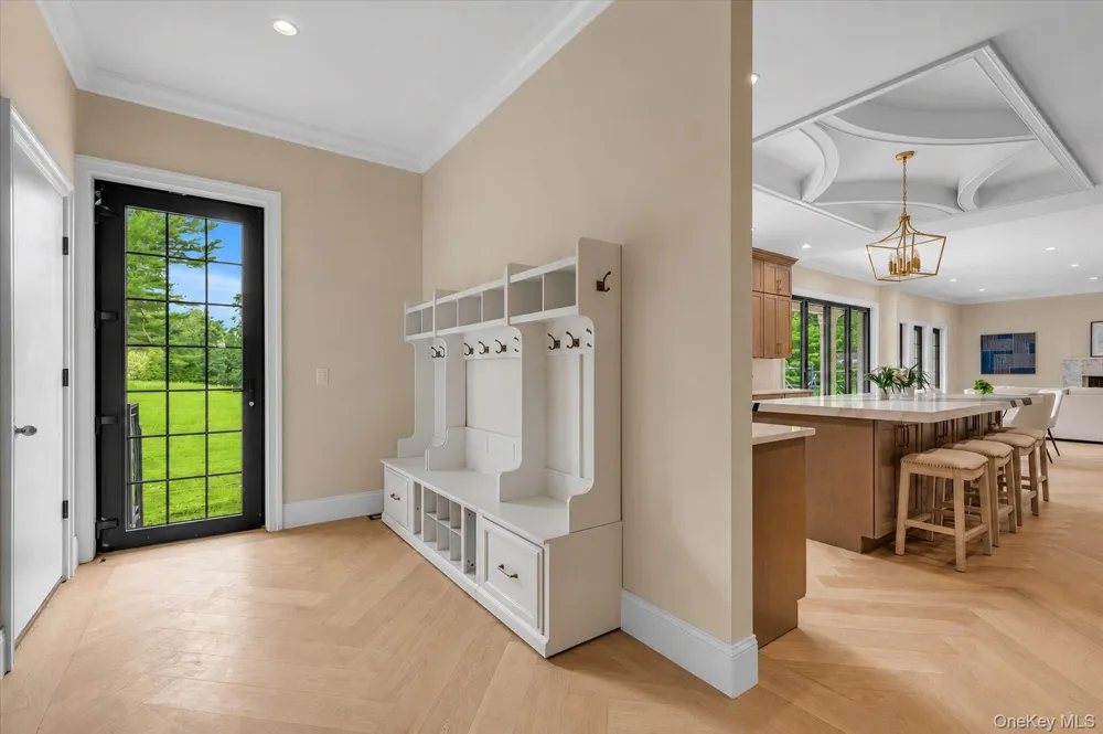 26 Bacon Road Old Westbury, NY 11568