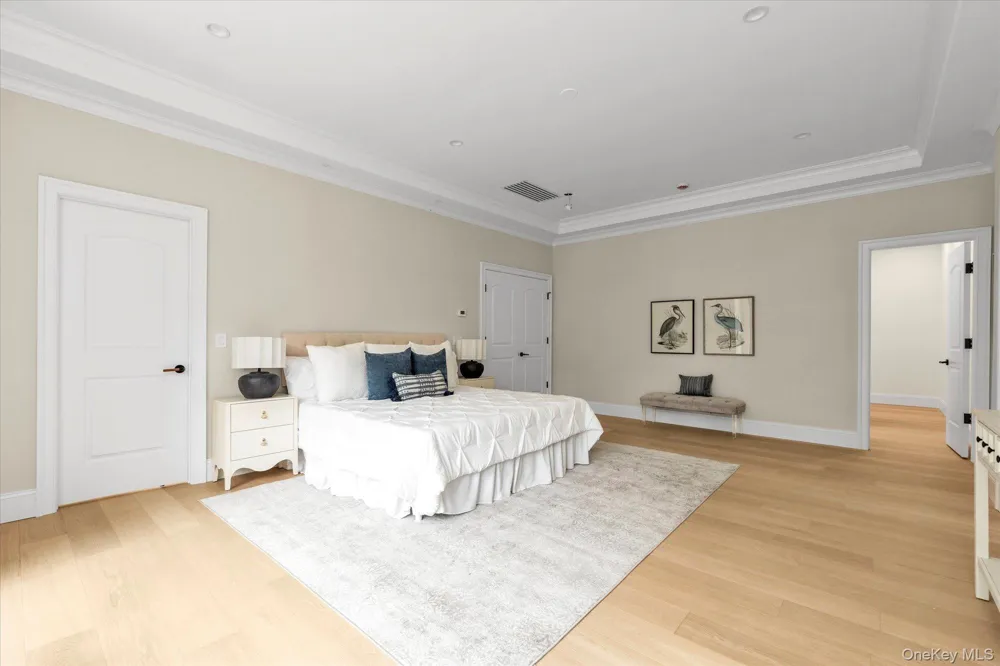 26 Bacon Road Old Westbury, NY 11568