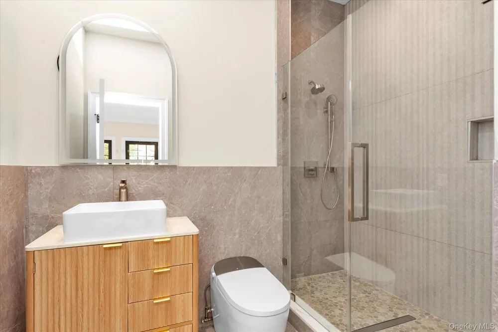 26 Bacon Road Old Westbury, NY 11568