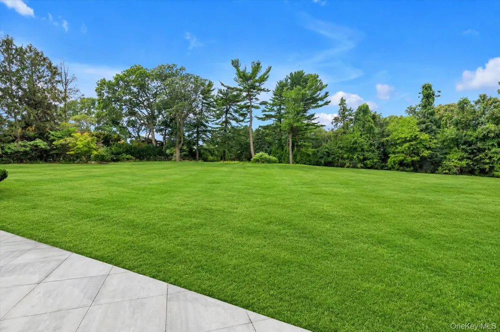 26 Bacon Road Old Westbury, NY 11568