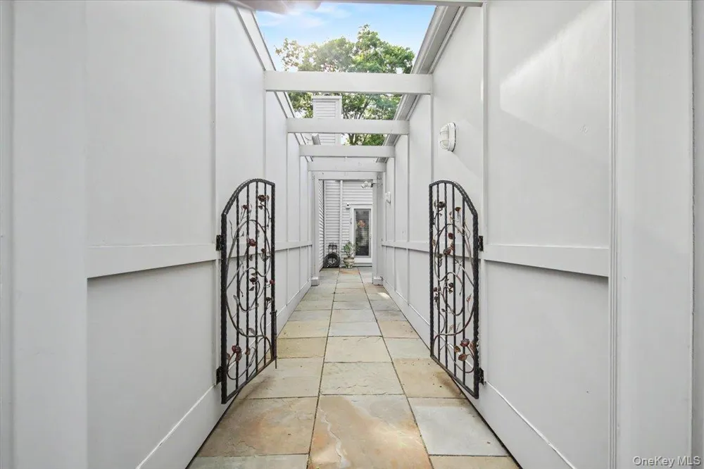 32 Beechwood Way Briarcliff Manor, NY 10510