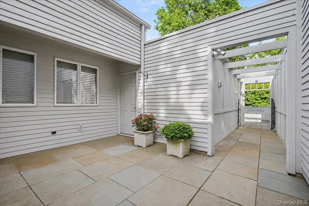 32 Beechwood Way Briarcliff Manor, NY 10510