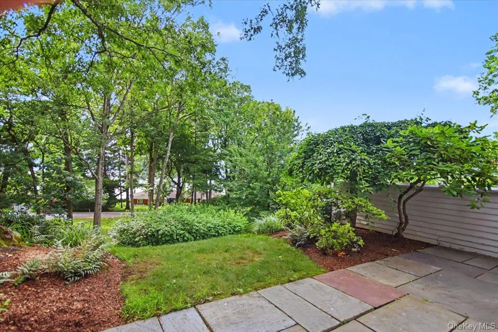 32 Beechwood Way Briarcliff Manor, NY 10510