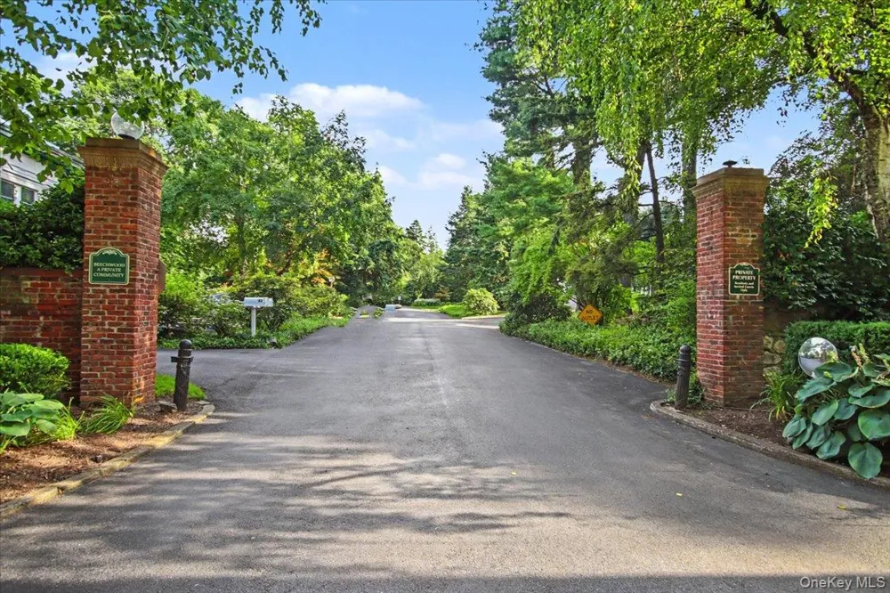 32 Beechwood Way Briarcliff Manor, NY 10510