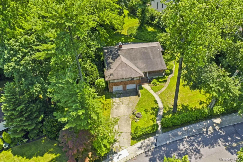 80 Nassau Drive Great Neck, NY 11021
