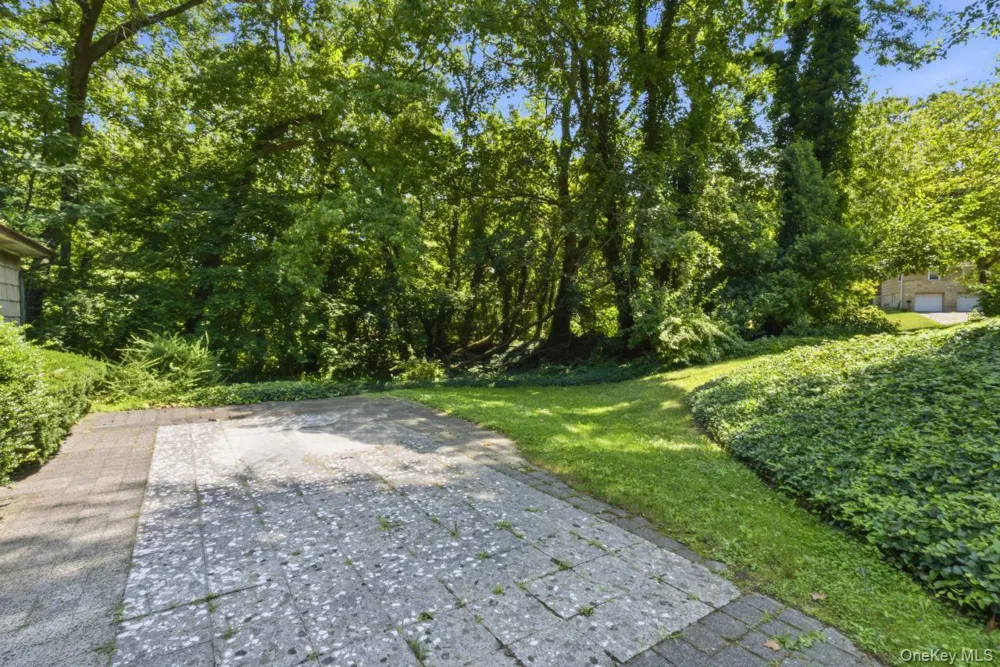 80 Nassau Drive Great Neck, NY 11021