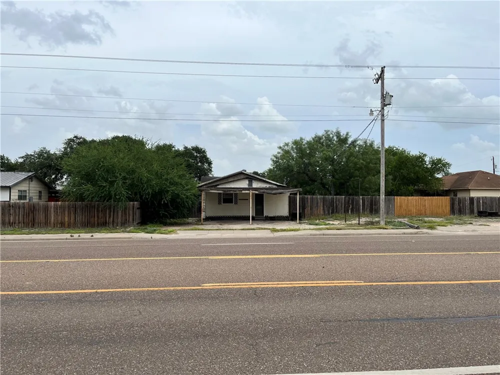 601 S Norton Street Freer, TX 78357