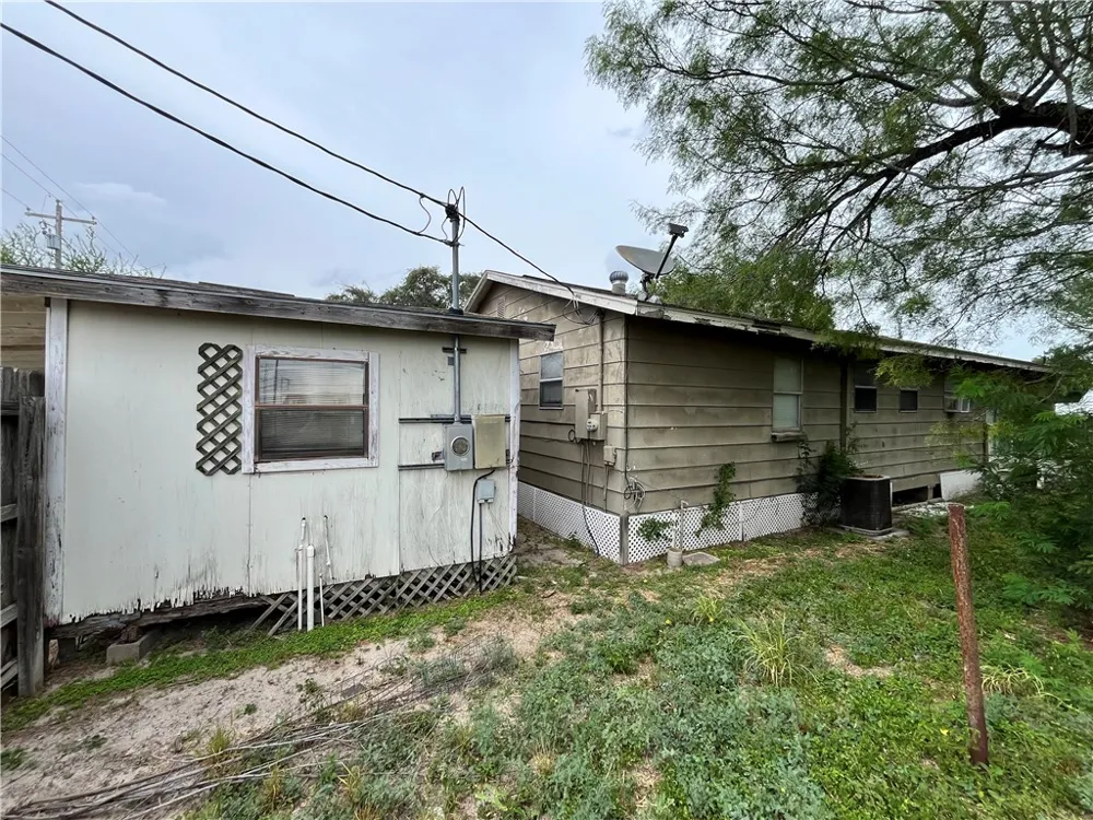 601 S Norton Street Freer, TX 78357