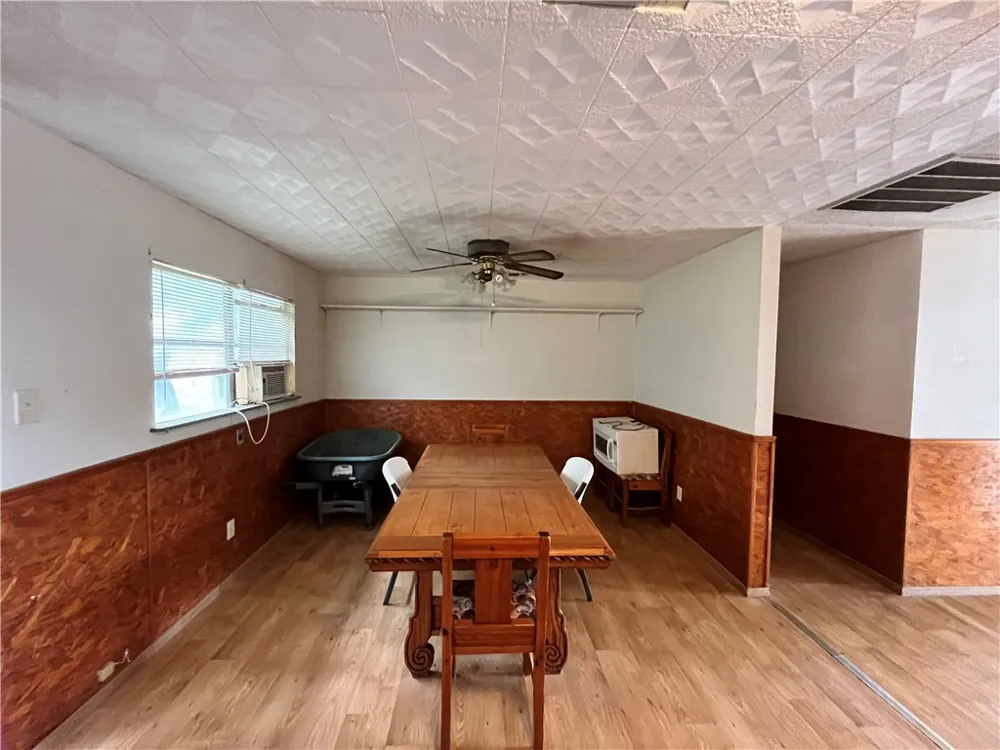 601 S Norton Street Freer, TX 78357