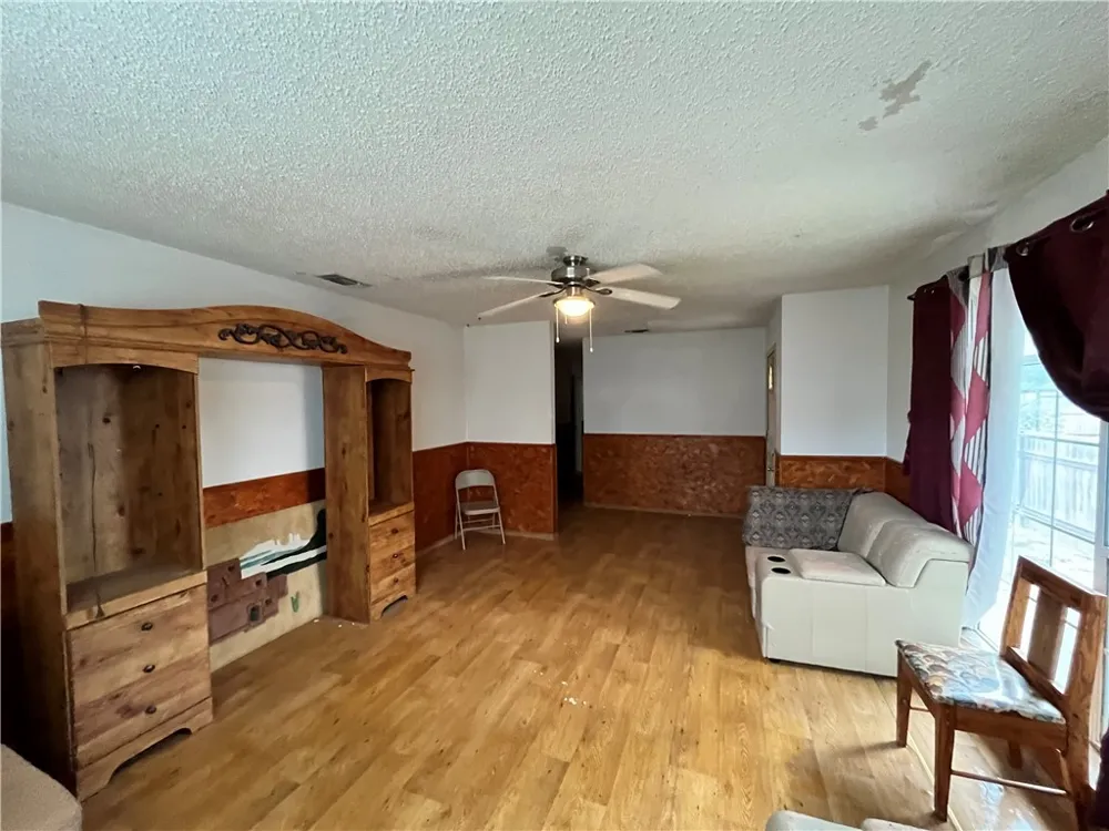 601 S Norton Street Freer, TX 78357