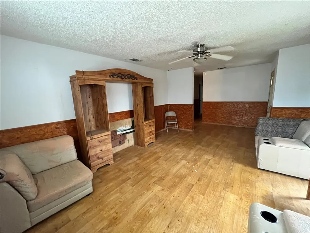 601 S Norton Street Freer, TX 78357