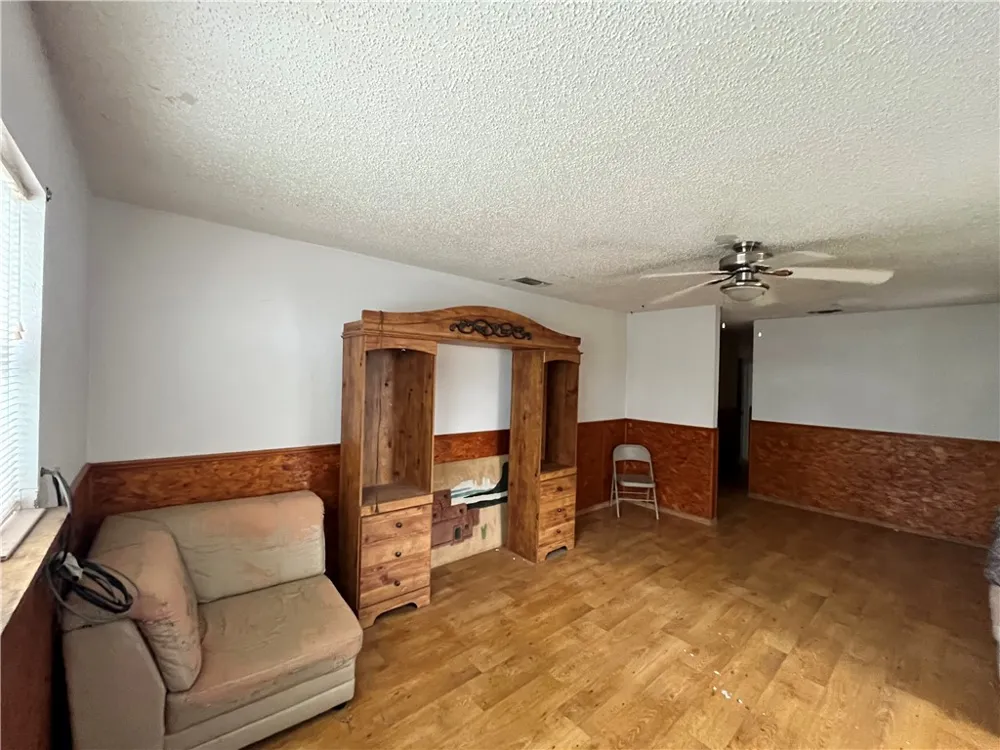 601 S Norton Street Freer, TX 78357