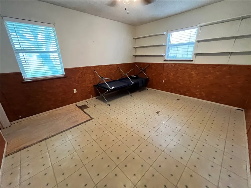 601 S Norton Street Freer, TX 78357