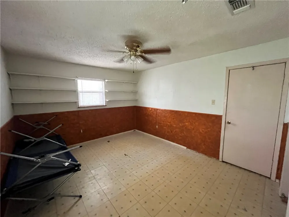 601 S Norton Street Freer, TX 78357