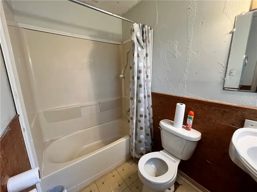 601 S Norton Street Freer, TX 78357