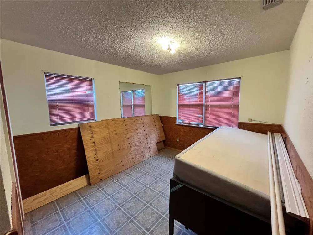 601 S Norton Street Freer, TX 78357