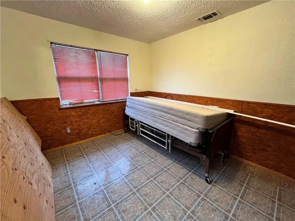 601 S Norton Street Freer, TX 78357
