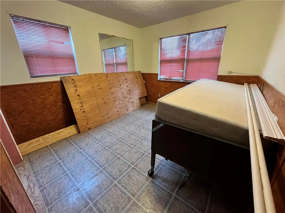 601 S Norton Street Freer, TX 78357