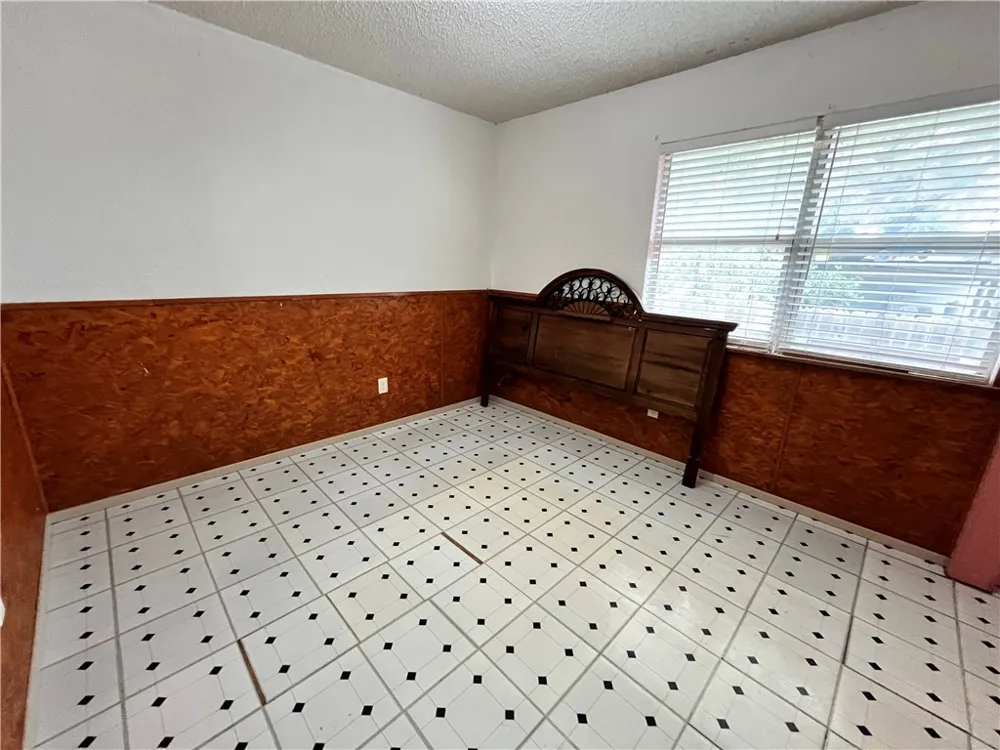 601 S Norton Street Freer, TX 78357
