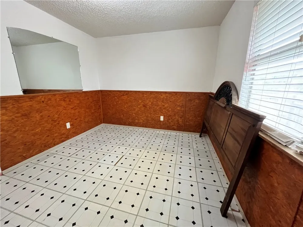 601 S Norton Street Freer, TX 78357