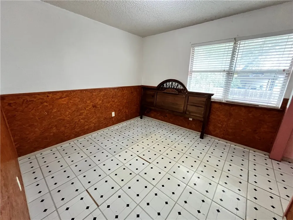 601 S Norton Street Freer, TX 78357