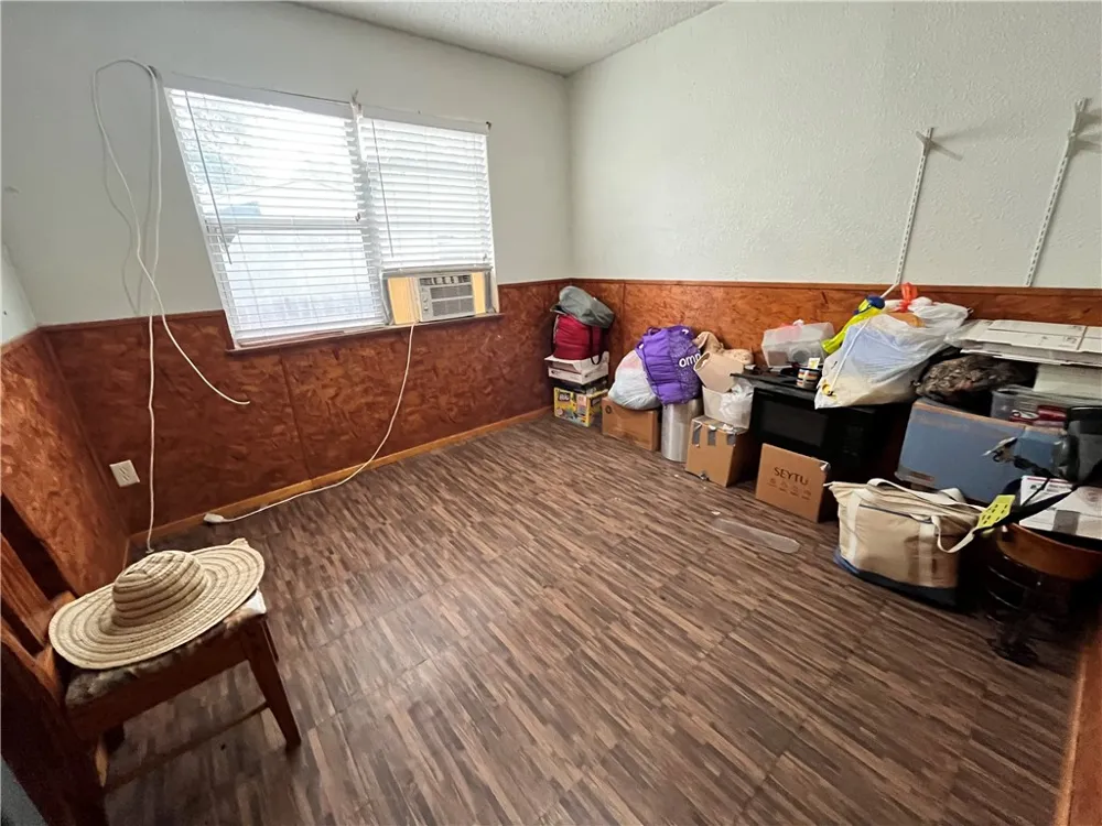 601 S Norton Street Freer, TX 78357