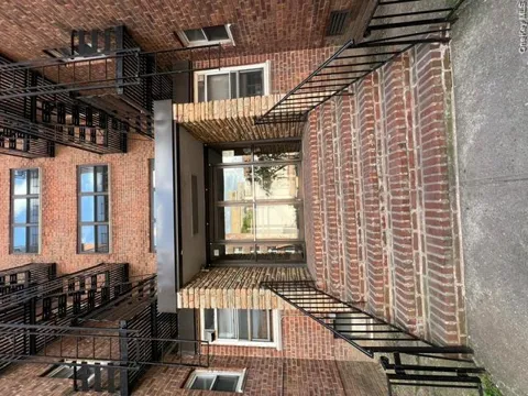 64-74 Saunders Street #1E