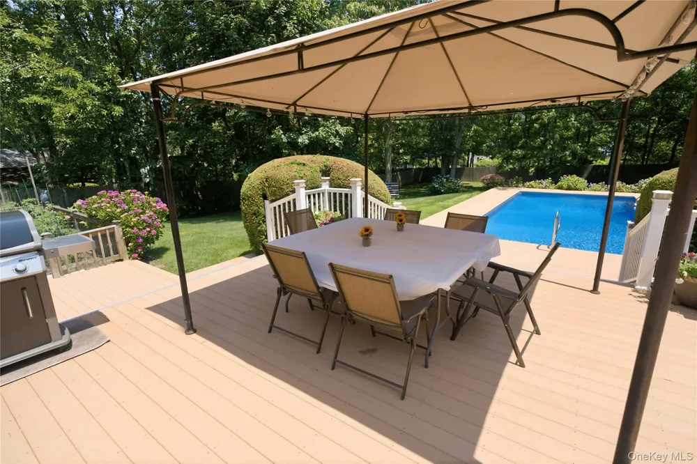 5 Columbine Avenue Hampton Bays, NY 11946