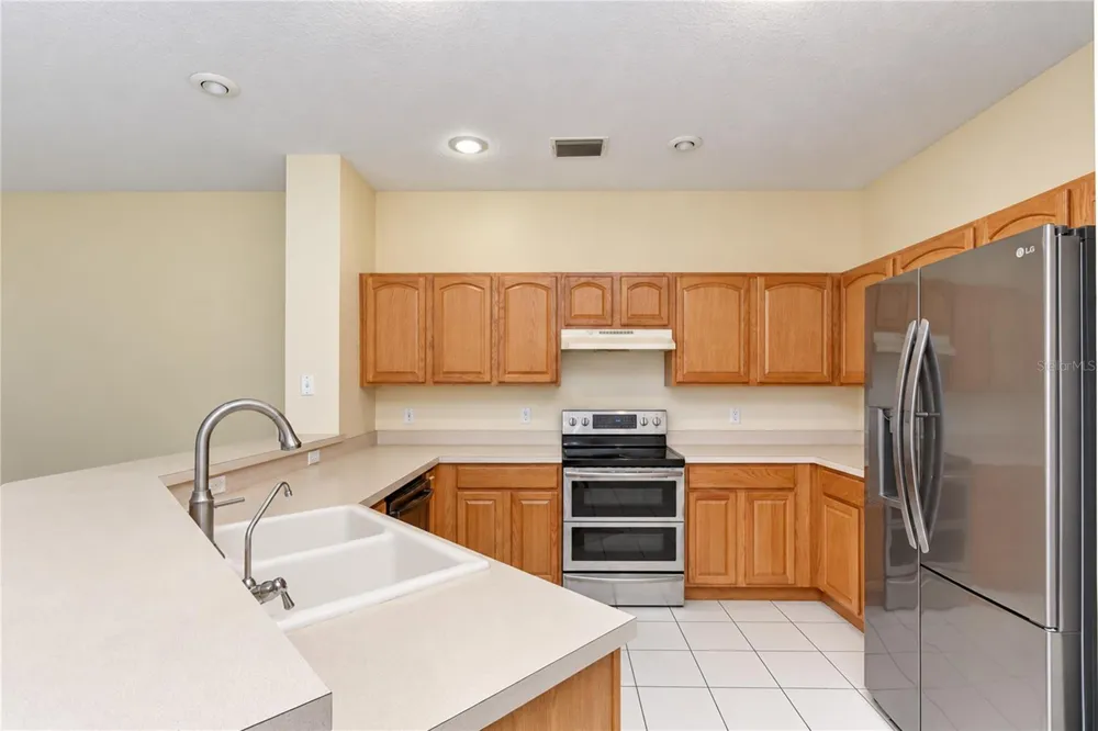2202 LONGMORE CIRCLE Valrico, FL 33596
