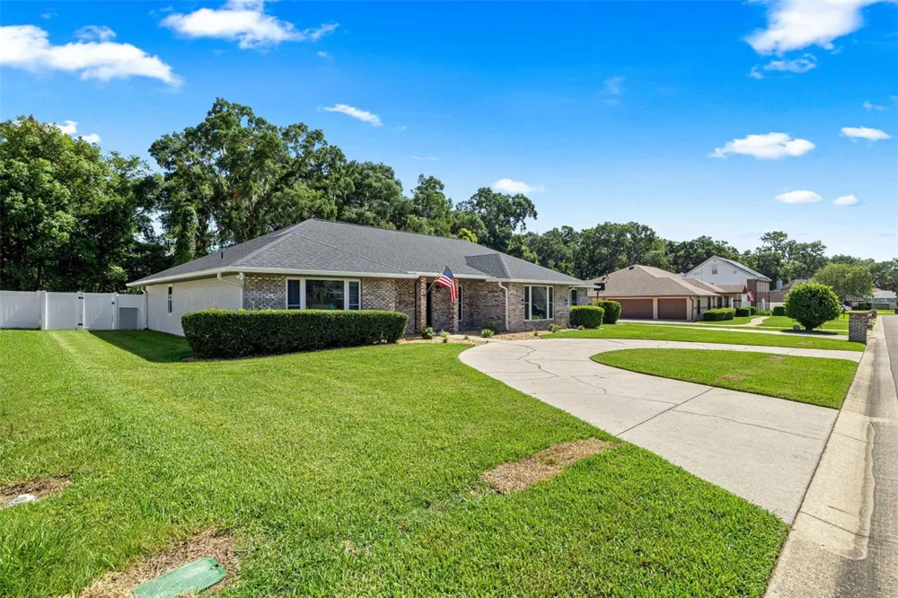 2611 SE 27 STREET ocala, FL 34471
