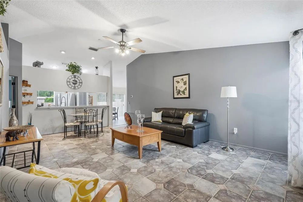 11026 STREAMSIDE DRIVE Tampa, FL 33624