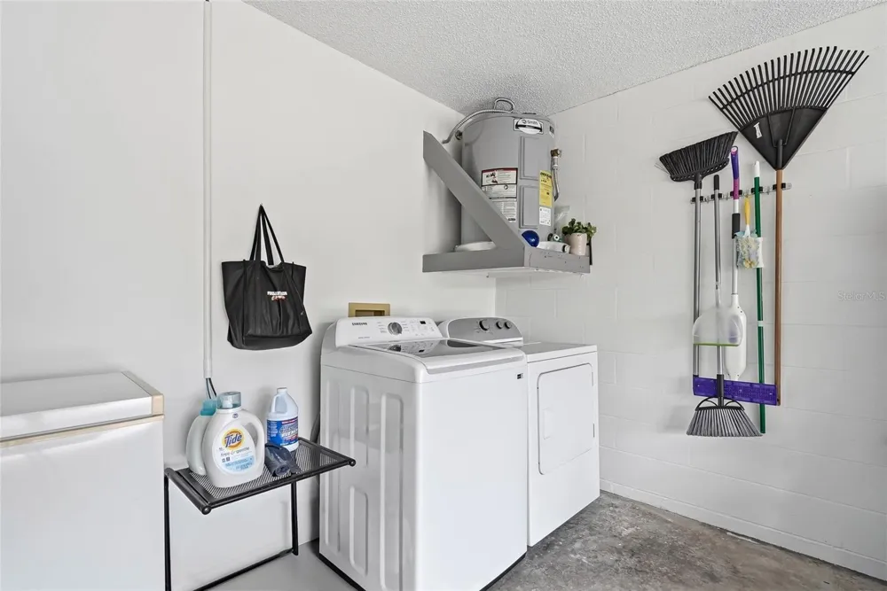 11026 STREAMSIDE DRIVE Tampa, FL 33624