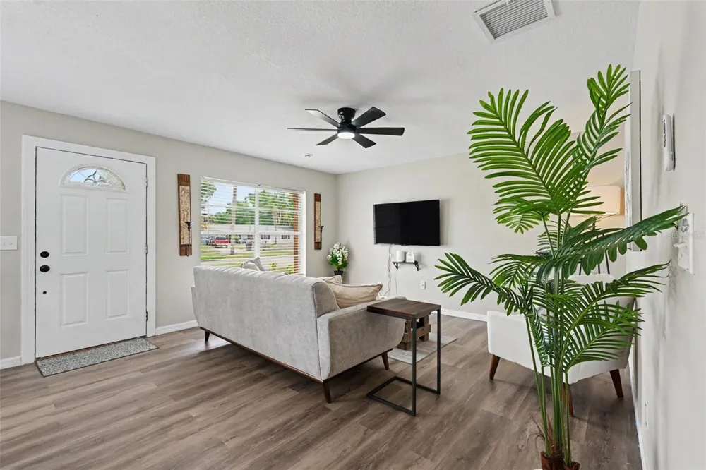 102 SHORE DRIVE E Oldsmar, FL 34677