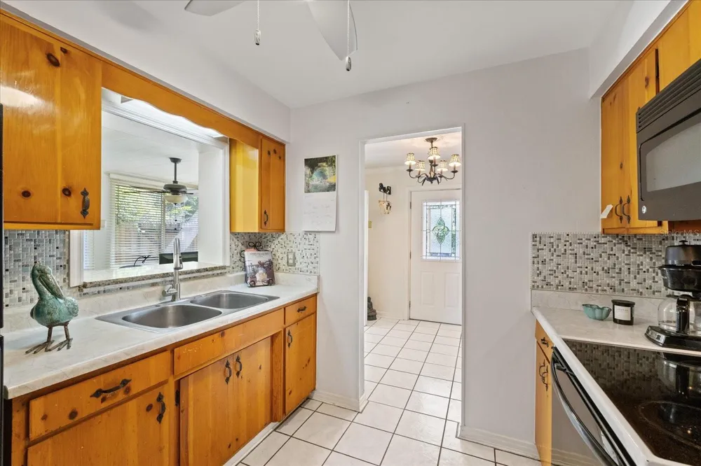 12510 NOREAST LAKE DRIVE Tampa, FL 33612