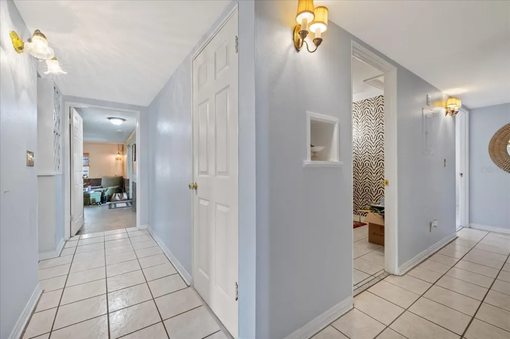 12510 NOREAST LAKE DRIVE Tampa, FL 33612