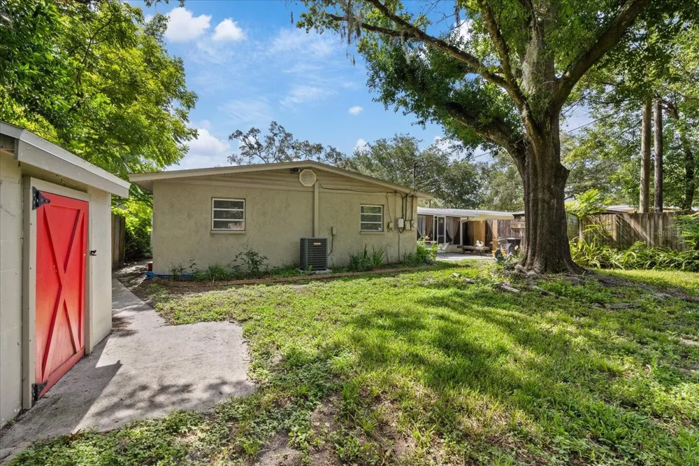 12510 NOREAST LAKE DRIVE Tampa, FL 33612