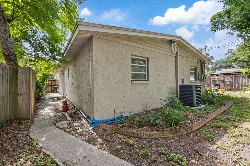 12510 NOREAST LAKE DRIVE Tampa, FL 33612