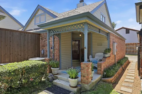 18095 Whispering Gables Lane