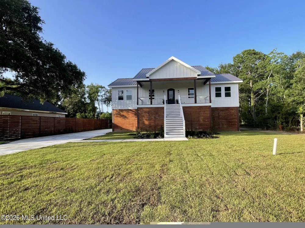 120 Grosvenor Place Waveland, MS 39576