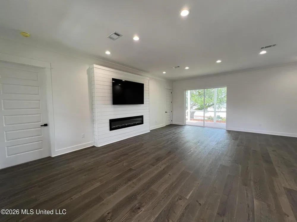 120 Grosvenor Place Waveland, MS 39576