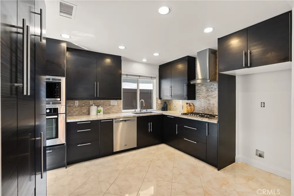 15 Poppyfield Rancho Santa Margarita, CA 92688
