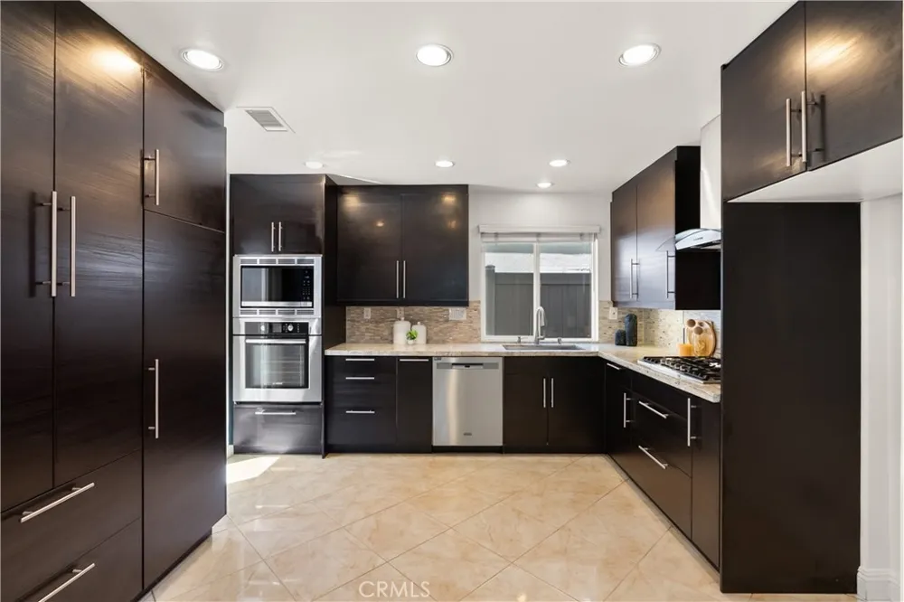 15 Poppyfield Rancho Santa Margarita, CA 92688