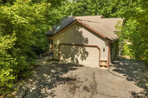 8433 Forest Court