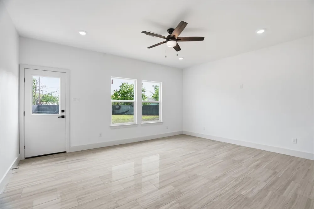 1613 SE Park Road Mineral Wells, TX 76067