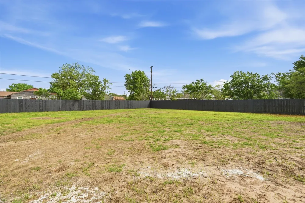 1613 SE Park Road Mineral Wells, TX 76067