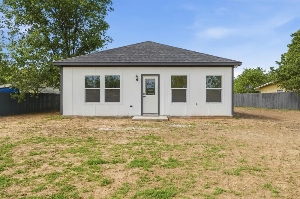 1613 SE Park Road Mineral Wells, TX 76067
