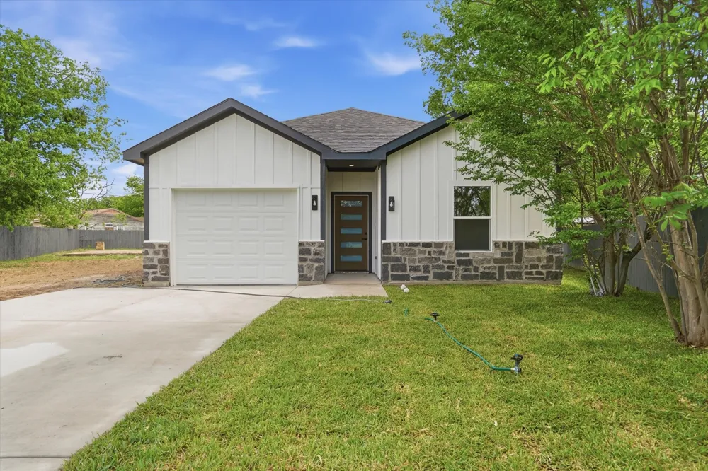 1613 SE Park Road Mineral Wells, TX 76067